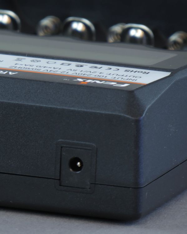 Fenix зарядное устройство ARE-C2 (порт питания 1) - интернет-магазин Викинг