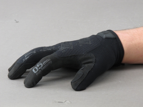 Mechanix перчатки тактические Original 0.5mm Covert (вид на руке)