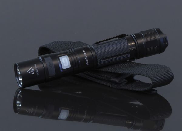 Fenix фонарь UC35 (фото 7) - интернет-магазин Викинг