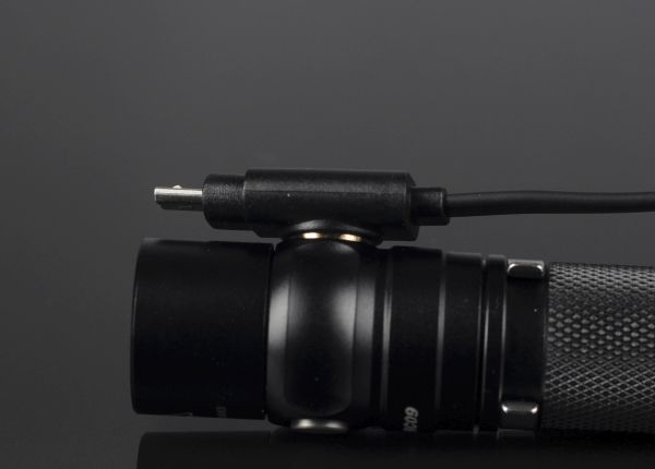Fenix фонарь RC09 (зарядка фото 3) - интернет-магазин Викинг