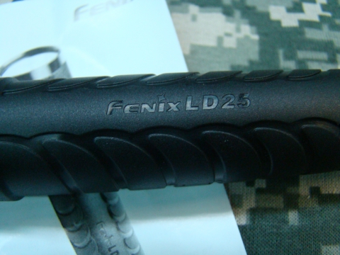 Fenix фонарь LD25 (фото 2) - интернет-магазин Викинг