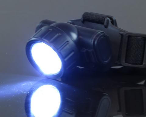 Милтек фонарь налобный 12 LED (робота фонаря фото 1) - интернет-магазин Викинг