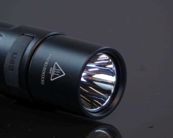Fenix фонарь UC35 (фото 10) - интернет-магазин Викинг