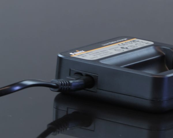 Fenix зарядное устройство ARE-C1 (2x18650) (разъем 1) - интернет-магазин Викинг