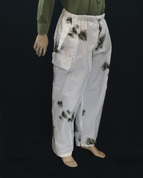 Бундесвер костюм маскировочный зимний (брюки спереди) - интернет-магазин Викинг