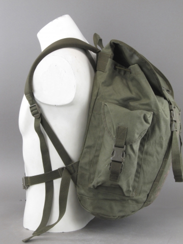 Бундесвер рюкзак горно-егерский олива Б/У (на манекене 1) - интернет-магазин Викинг