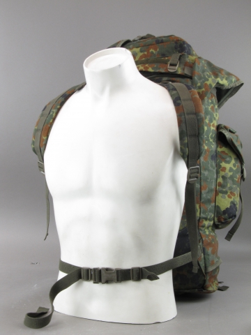 Бундесвер рюкзак полевой флектарн Б/У (на манекене 1) - интернет-магазин Викинг