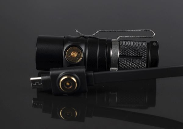 Fenix фонарь RC09 (зарядка фото 2) - интернет-магазин Викинг