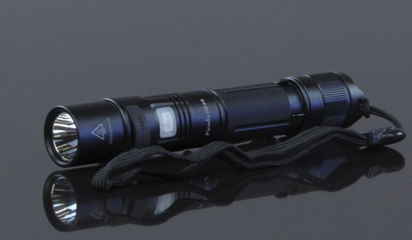 Fenix фонарь UC35 (фото 20) - интернет-магазин Викинг