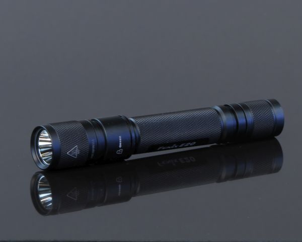 Fenix фонарь E20 (фото 2) - интернет-магазин Викинг