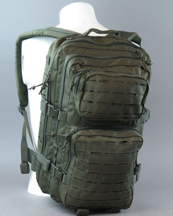 Милтек США рюкзак штурмовой большой Laser Cut (вид на манекене 2)