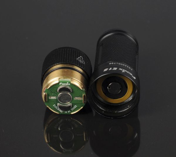 Fenix фонарь E15 (батарея фото 3) - интернет-магазин Викинг